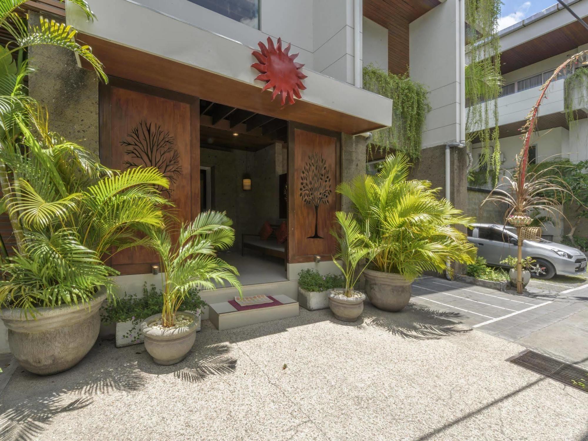 Swiss-Belcourt Sunset Aparthotel Seminyak Eksteriør bilde